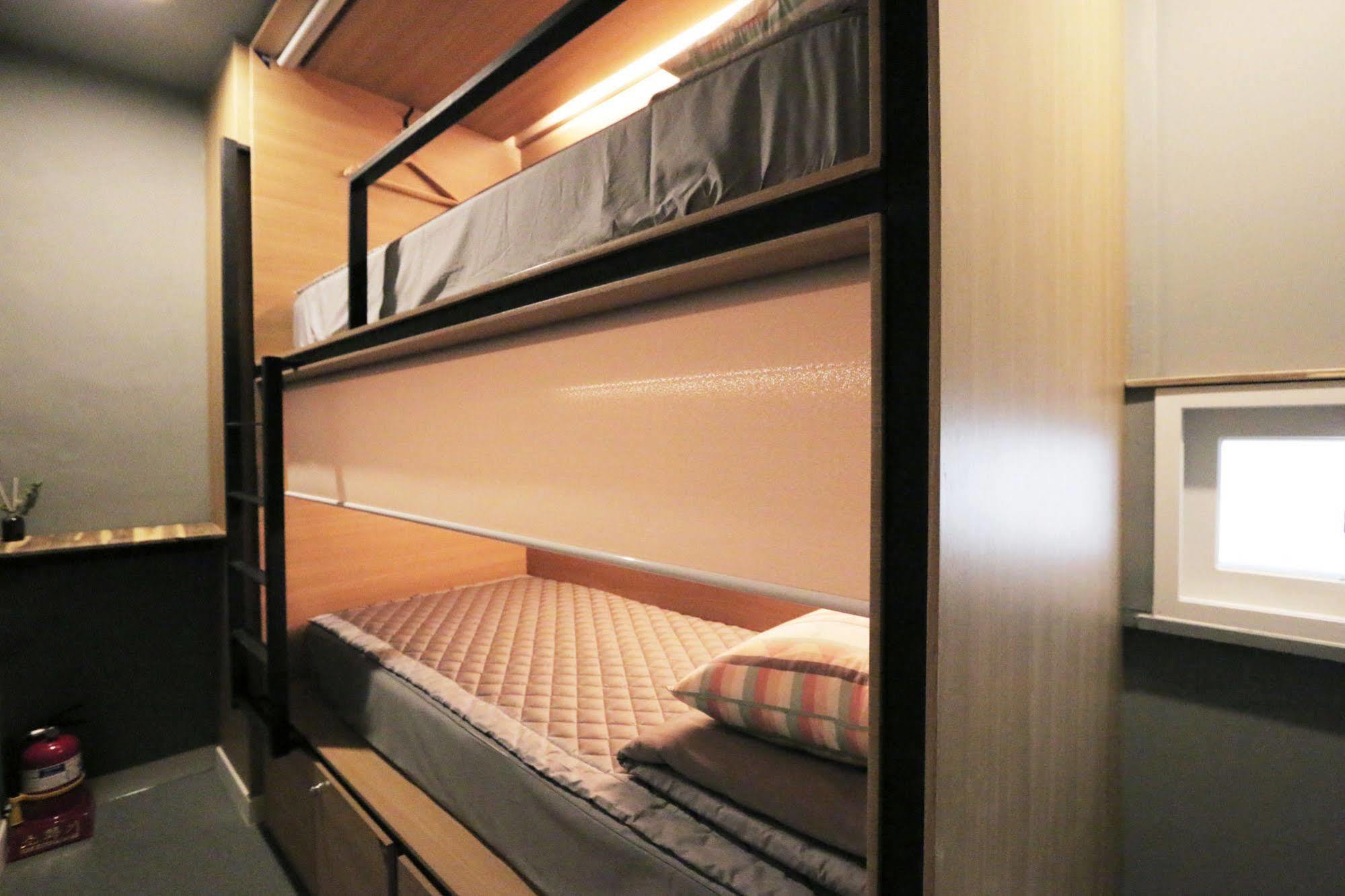 Blueboat Hostel Чонджу Экстерьер фото