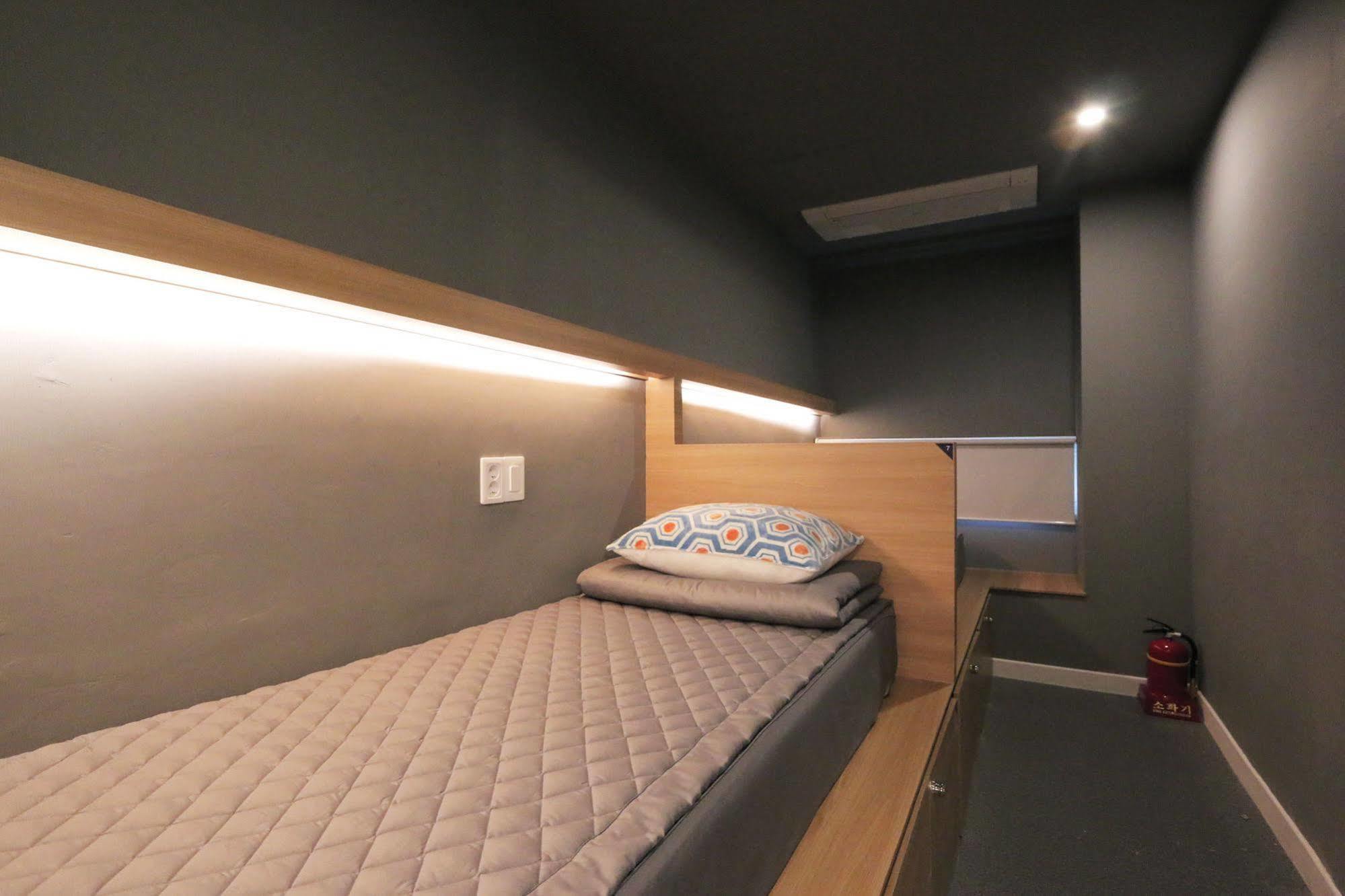 Blueboat Hostel Чонджу Экстерьер фото