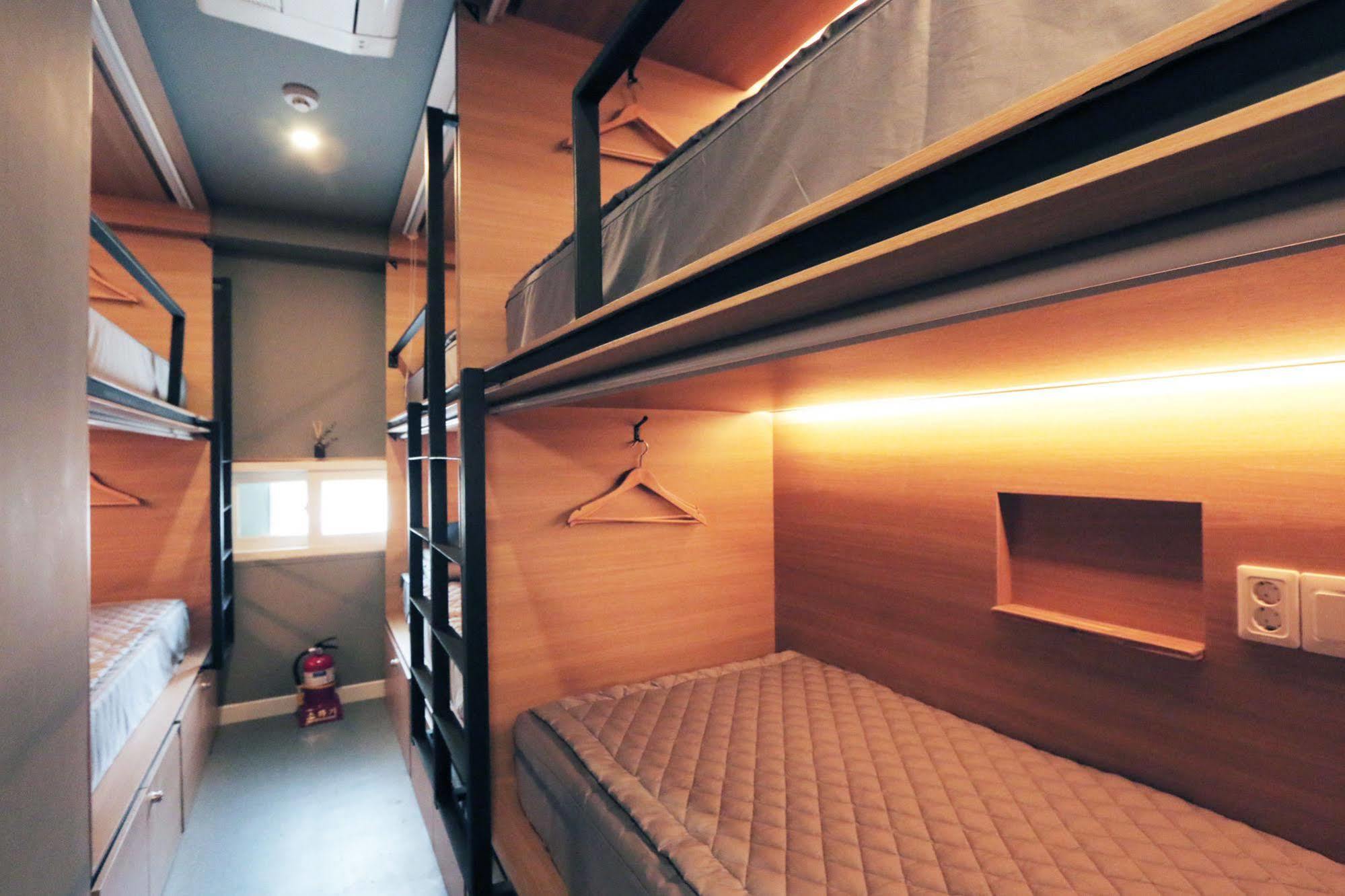 Blueboat Hostel Чонджу Экстерьер фото