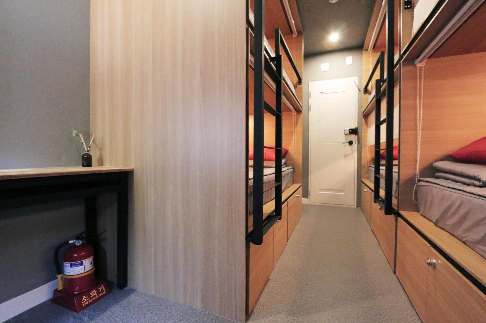 Blueboat Hostel Чонджу Экстерьер фото