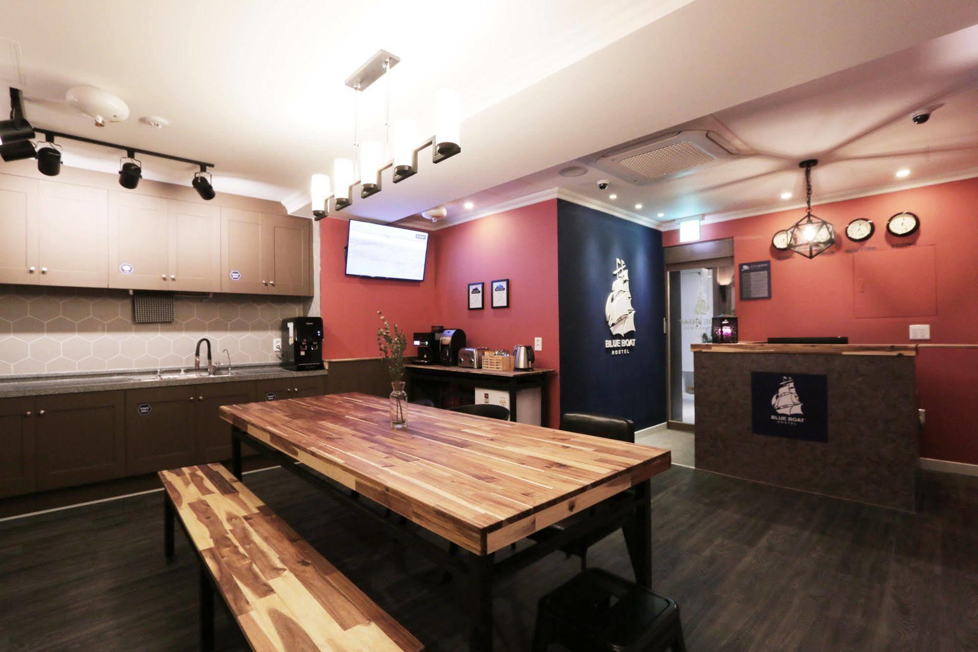 Blueboat Hostel Чонджу Экстерьер фото